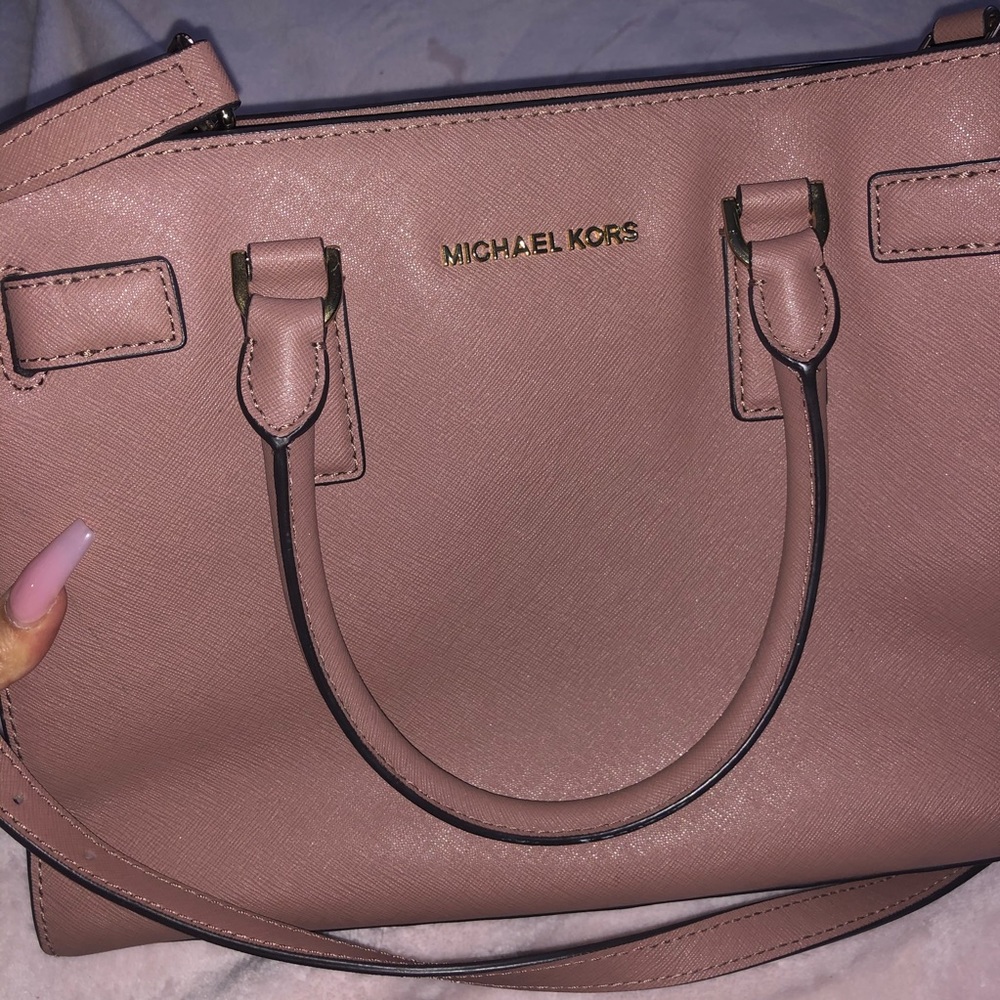 Medium MK Bag 💞( Comes with White Dust Bag!)